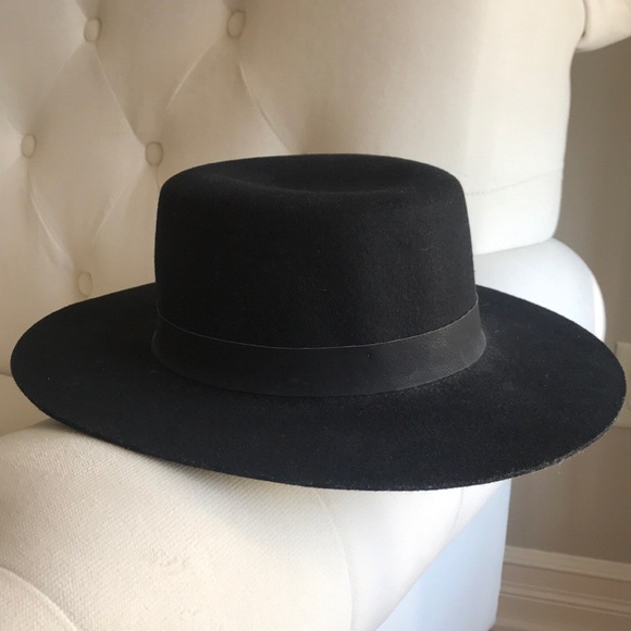 black felt boater hat
